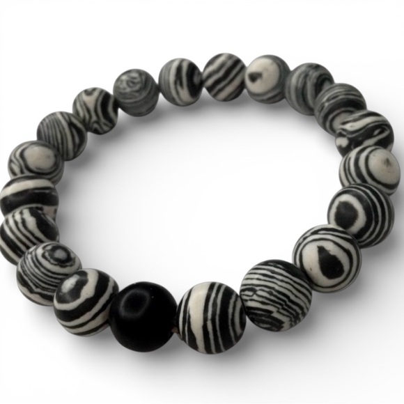 🦋 Handmade Black & White Malachite 8 mm Beaded Stretch Bracelet - Picture 5 of 8